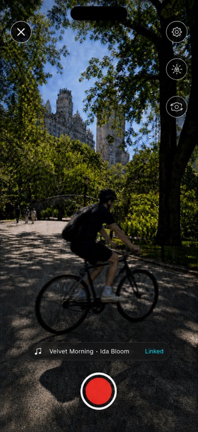 Menchor camera interface showing a cyclist in a park